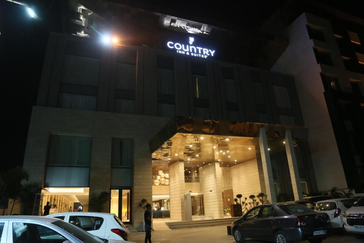 Country Inn & Suites By Radisson Chandigarh Zirakpur Esterno foto